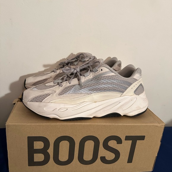 Yeezy Boost 700 V2 Sneakers (reflective) - Gray and White